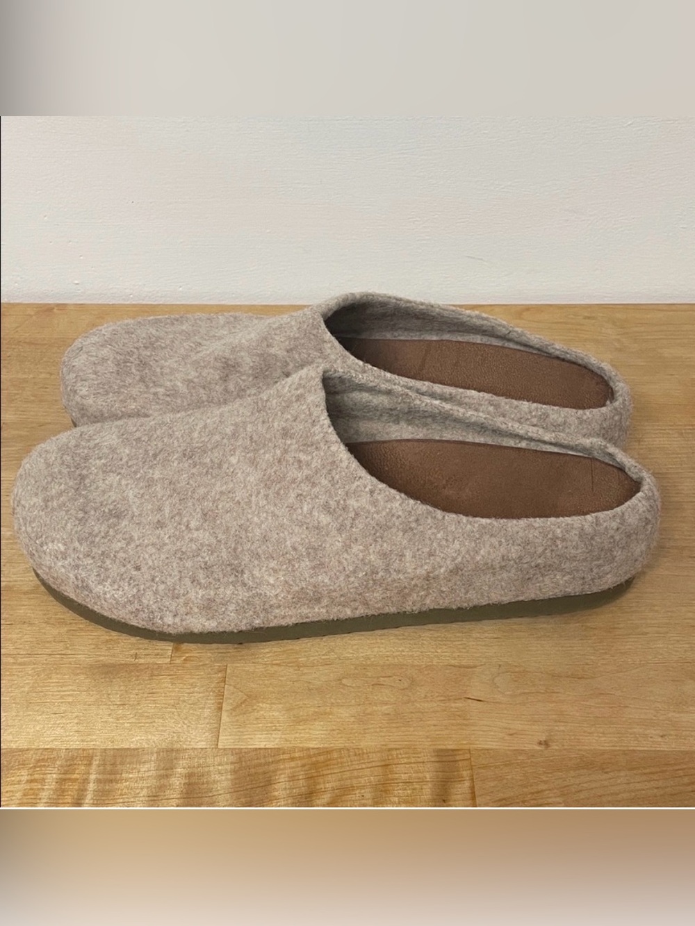 Eastland Rhianna Clog cozy slip-on shoe with brushed wool upper, women’s size 10